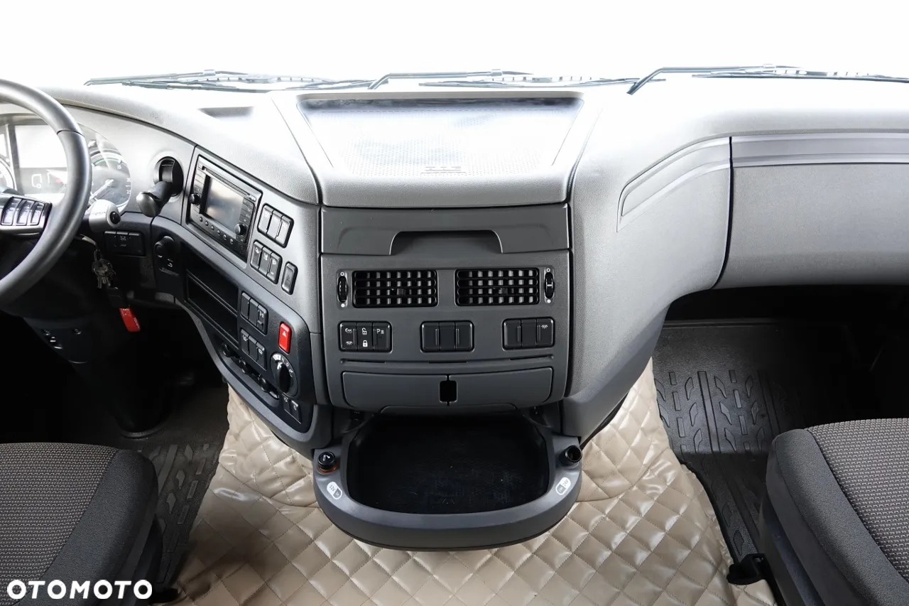 DAF XF 510 / RETARDER / BOGATA WERSJA / DUŻE NAVI / ORUROWANIE / PO ZŁOTYM KONTRAKCIE / INDYVIDUAL / OPONY 100 % - 30