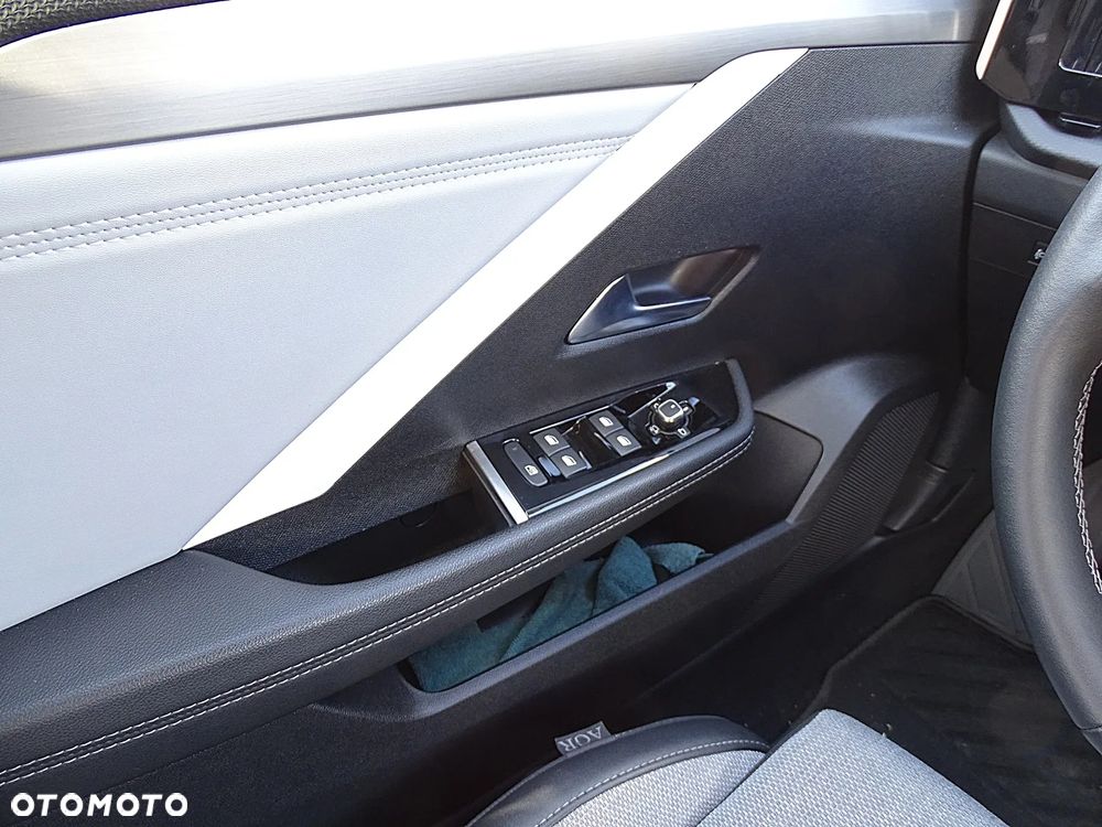 Opel Astra 1.2 Turbo GS - 35