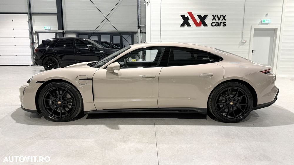 Porsche Taycan GTS Sport - 10