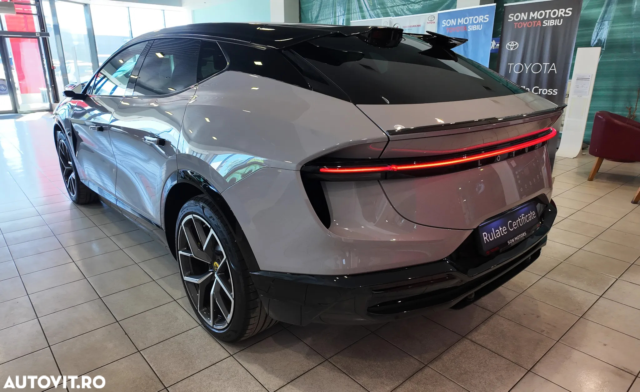 Lotus Eletre 900 Sport Carbon - 4