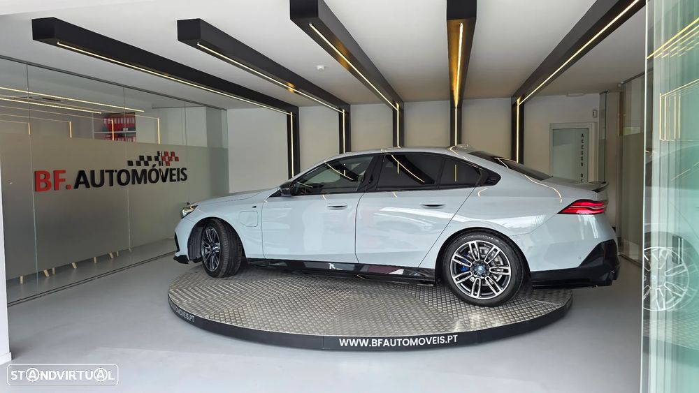 BMW 530 e Pack Desportivo M - 17