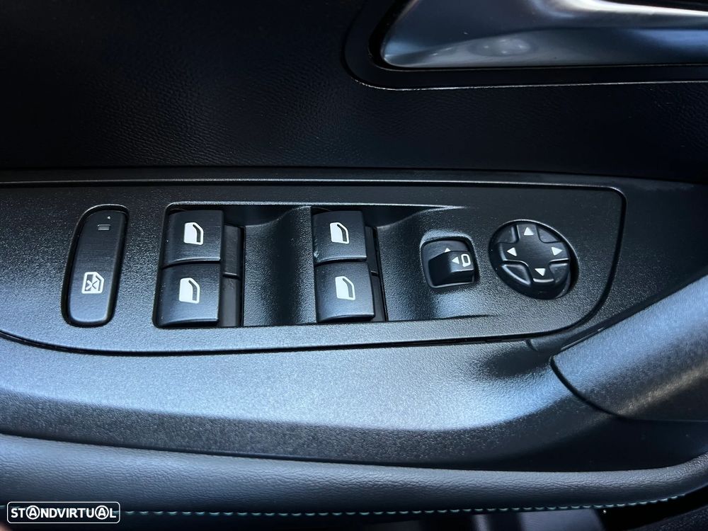 Peugeot e-2008 50 kWh Allure - 10