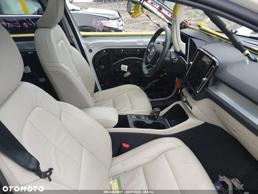 Volvo XC 40 T5 AWD Momentum - 32