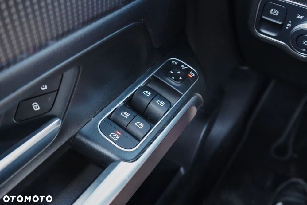 Mercedes-Benz GLB 200 d 8G-DCT Progressive - 28