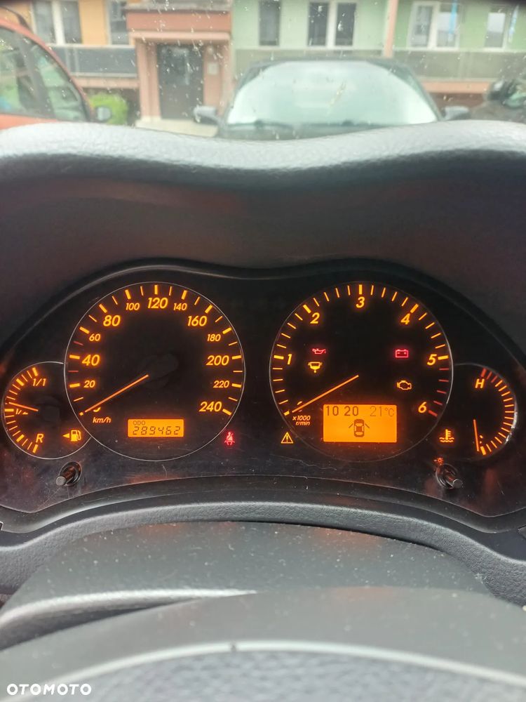 Toyota Avensis - 5