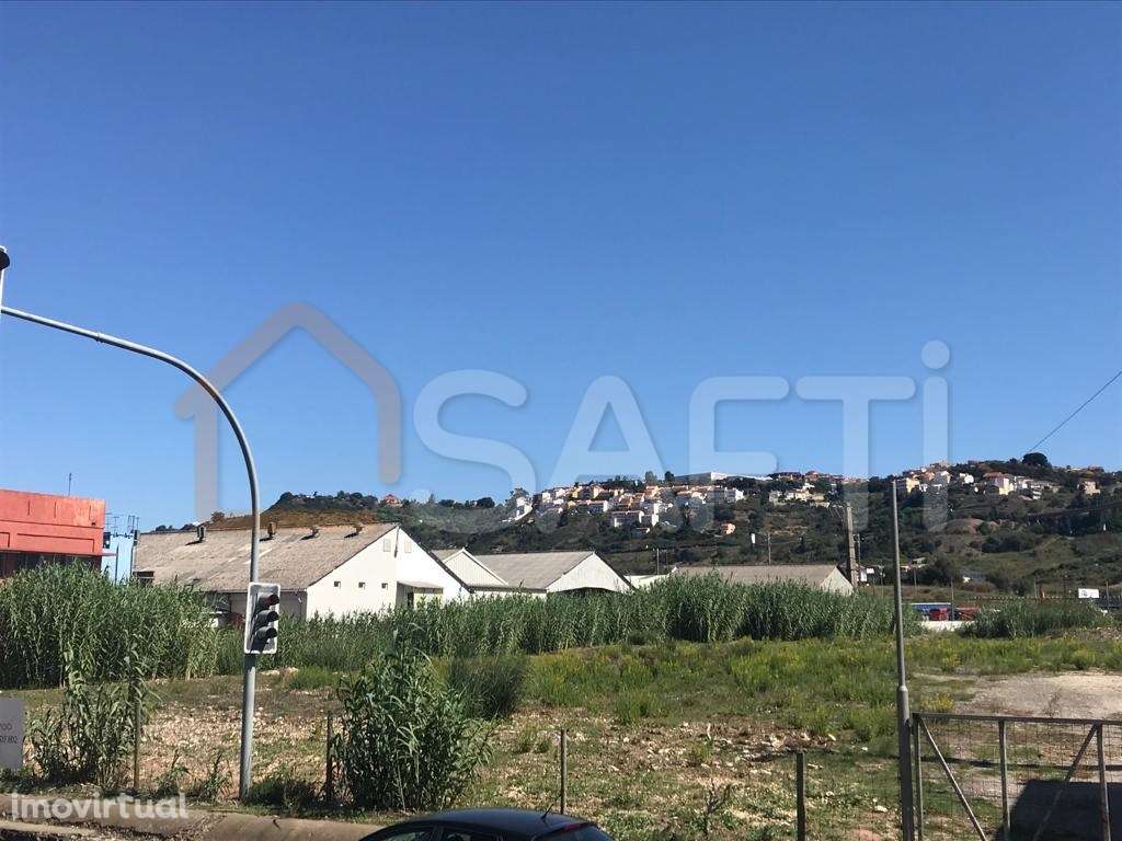 Terreno na N8 com 2580 m² em Póvoa de Santo Adrião - Odivelas.

N... - Grande imagem: 2/7