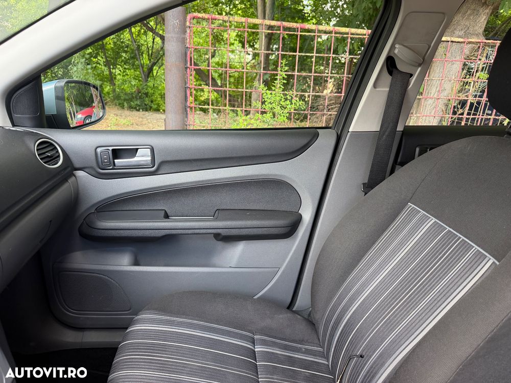 Ford Focus - 8