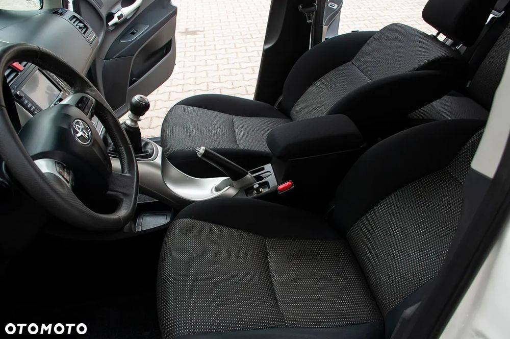 Toyota Auris 1.6 Executive - 28