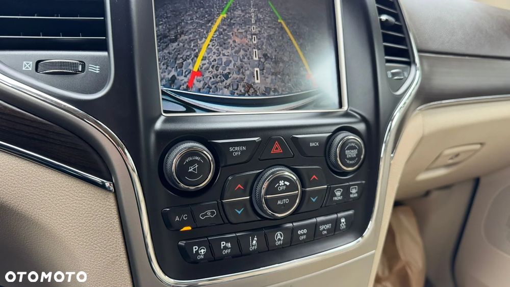 Jeep Grand Cherokee - 30