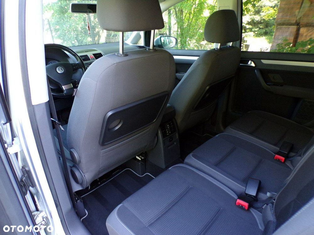 Volkswagen Touran - 22