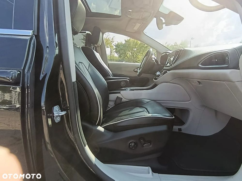 Chrysler Pacifica - 12