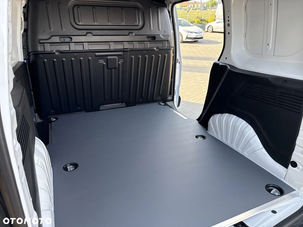 Toyota Proace City - 13