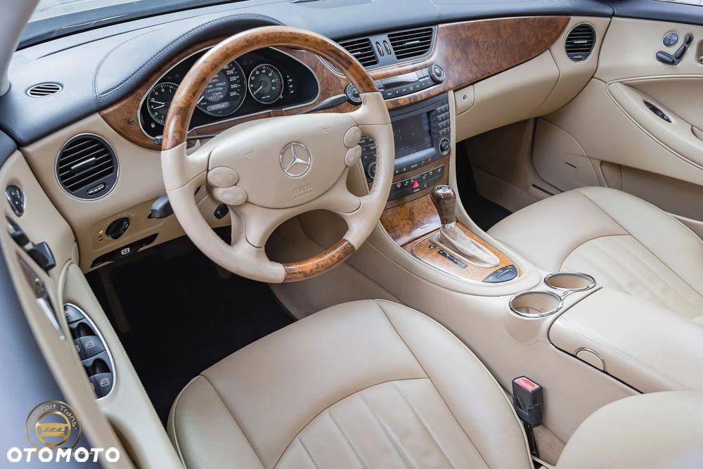 Mercedes-Benz CLS 500 - 12