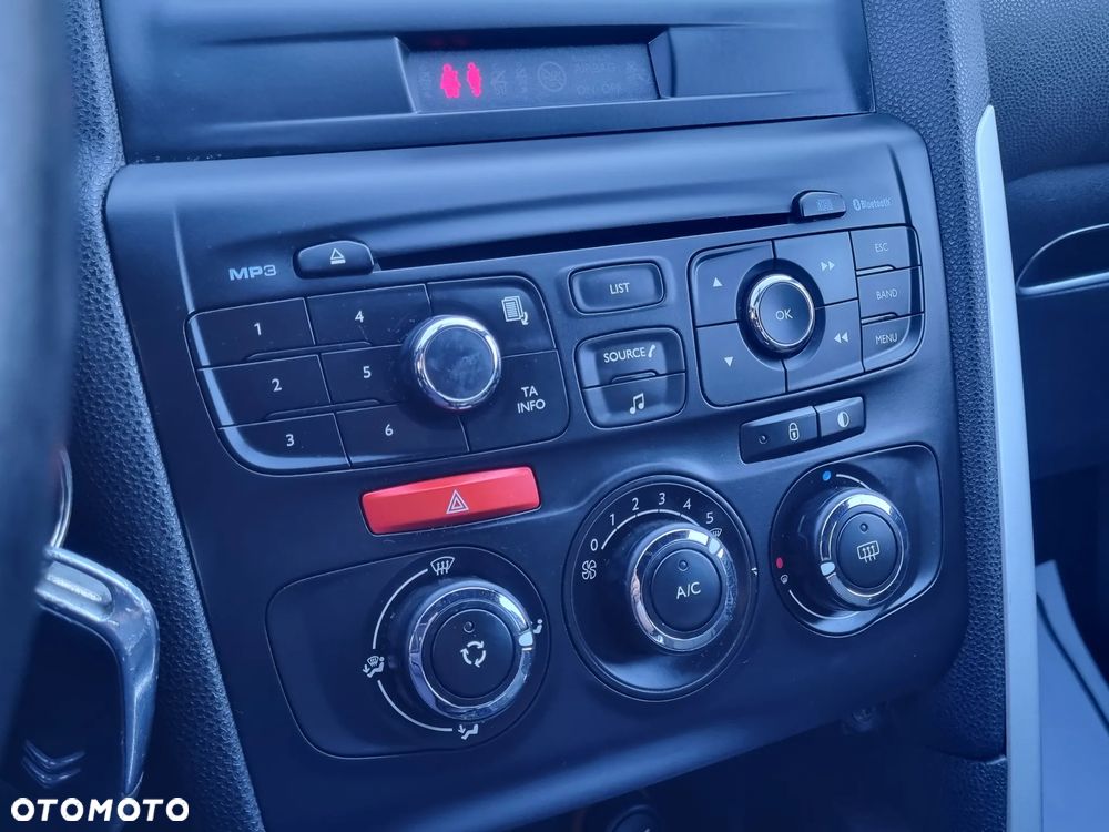 Citroën DS4 e-HDi 110 SoChic - 19