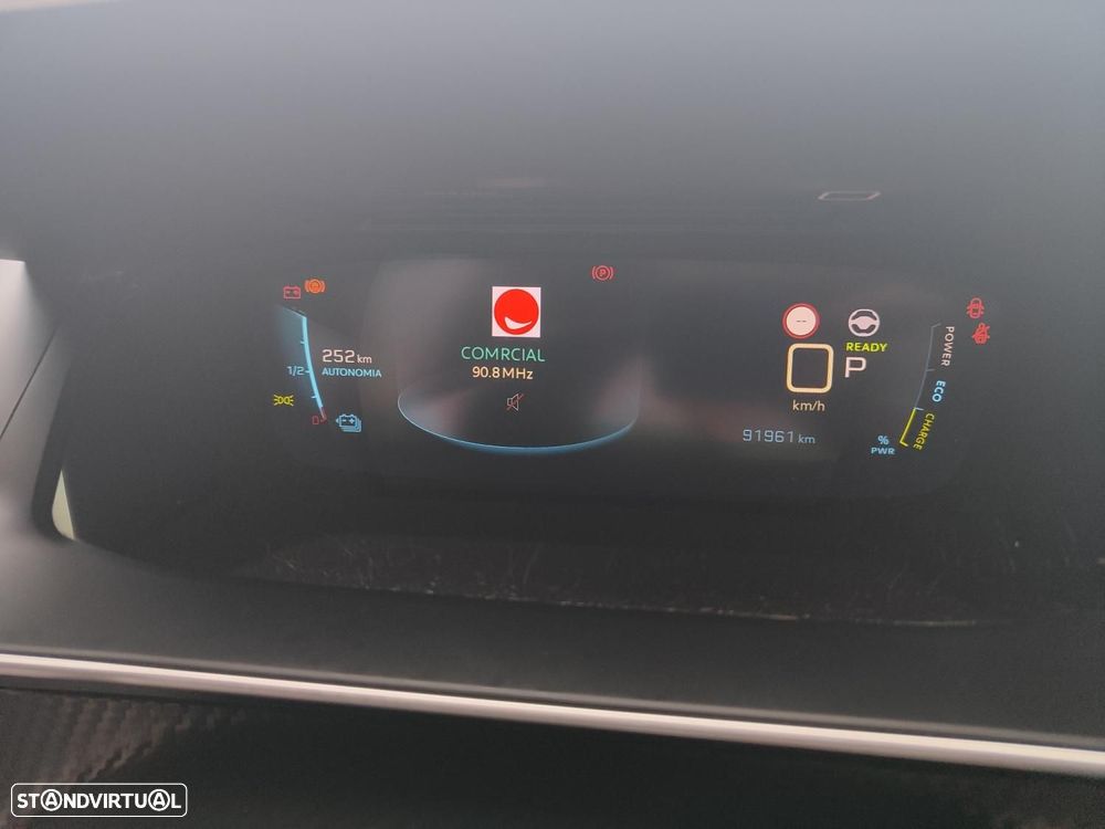 Peugeot e-2008 50 kWh GT - 6