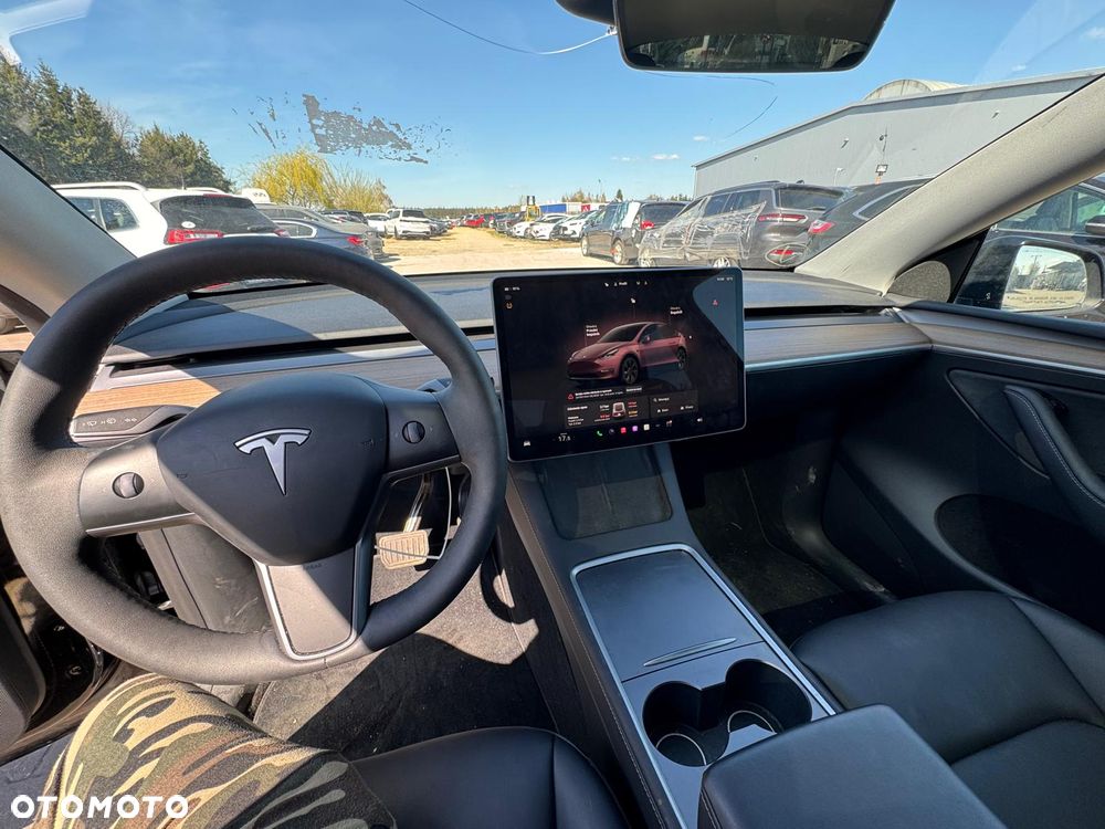 Tesla Model Y Long Range Dual Motor AWD - 11
