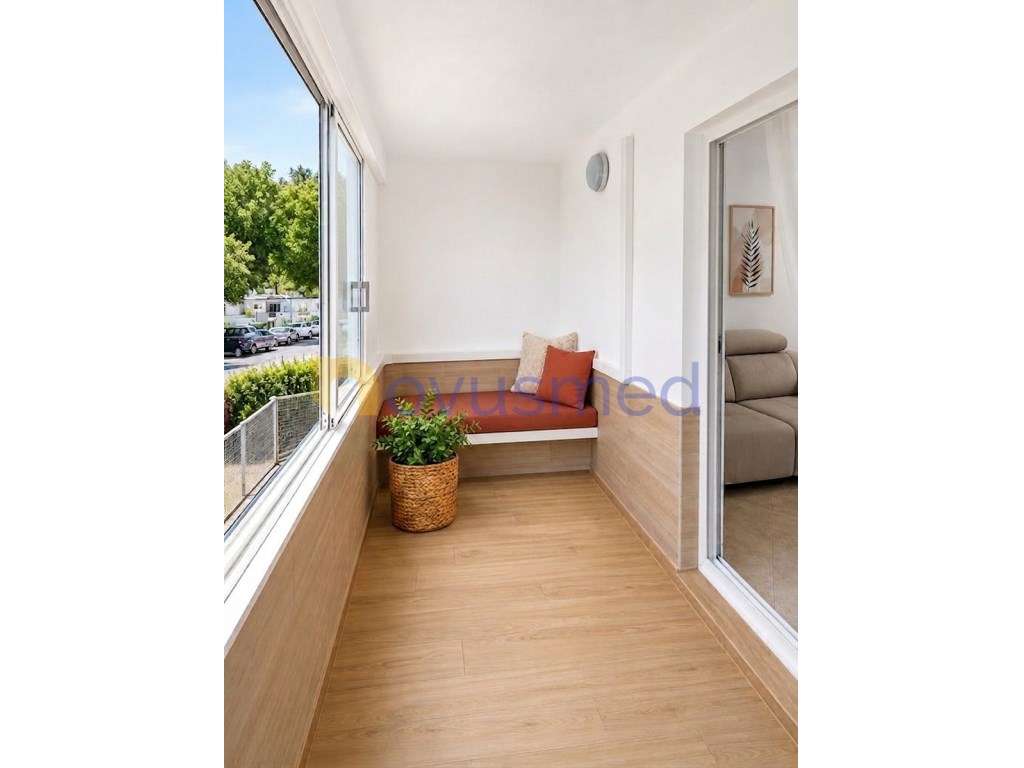 Apartamento T2 totalmente remodelado em zona central nas Ferreiras - Grande imagem: 5/21
