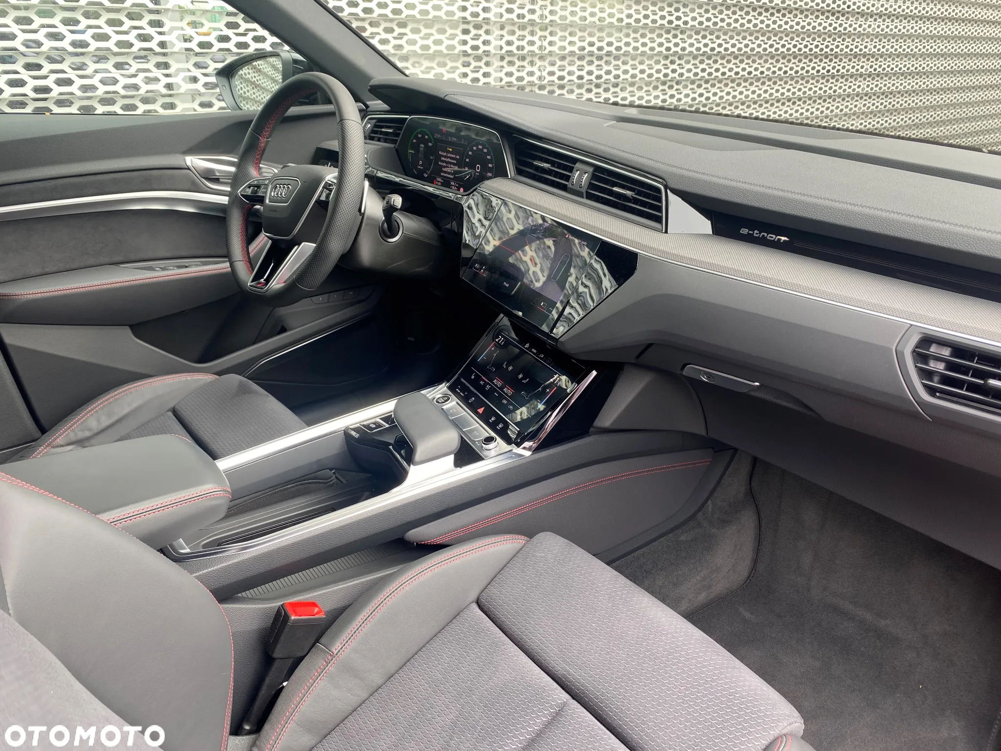 Audi Q8 e-tron 55 114kWh Quattro S Line - 9