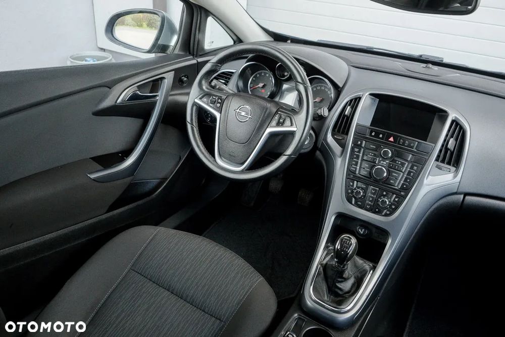 Opel Astra IV GTC 1.4 T Sport S&S - 40