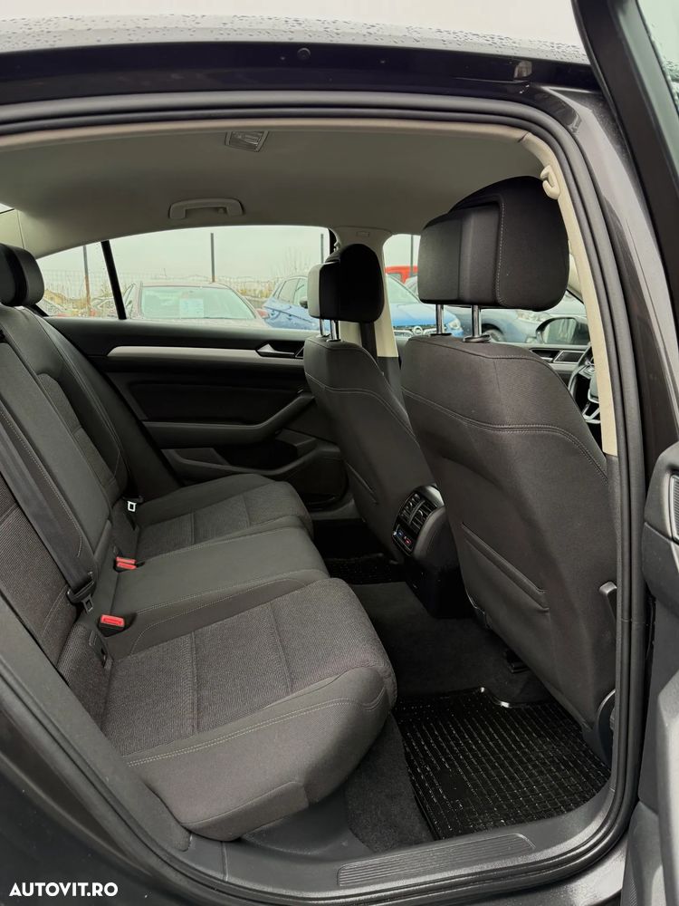 Volkswagen Passat 2.0 TDI DSG Comfortline - 16