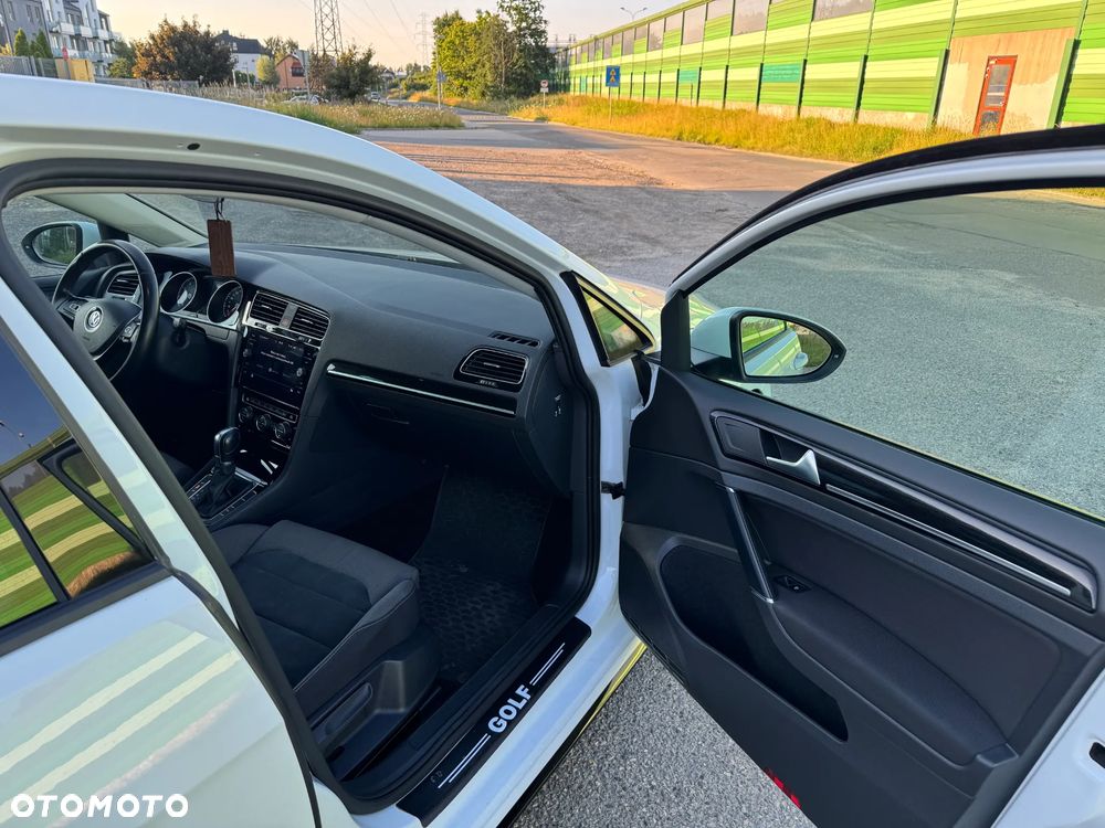 Volkswagen Golf - 32