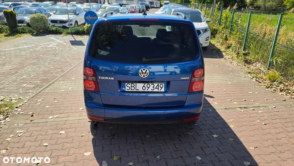 Volkswagen Touran 2.0 FSI Highline - 21
