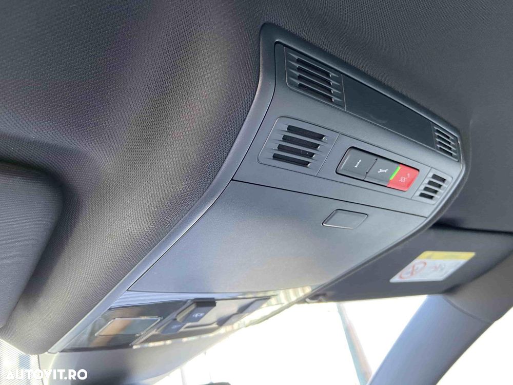 Volkswagen e-Golf - 12