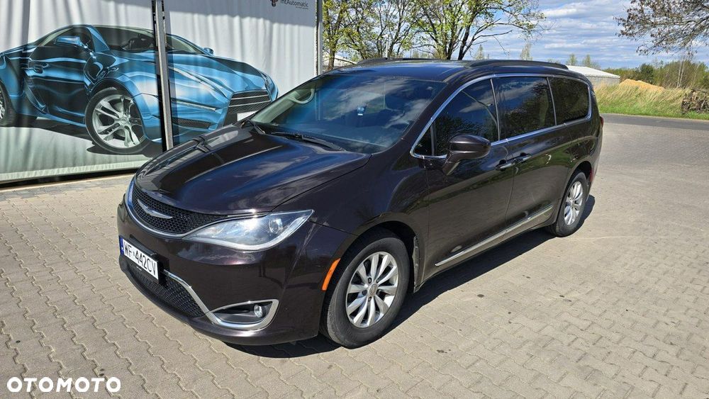 Chrysler Pacifica - 2