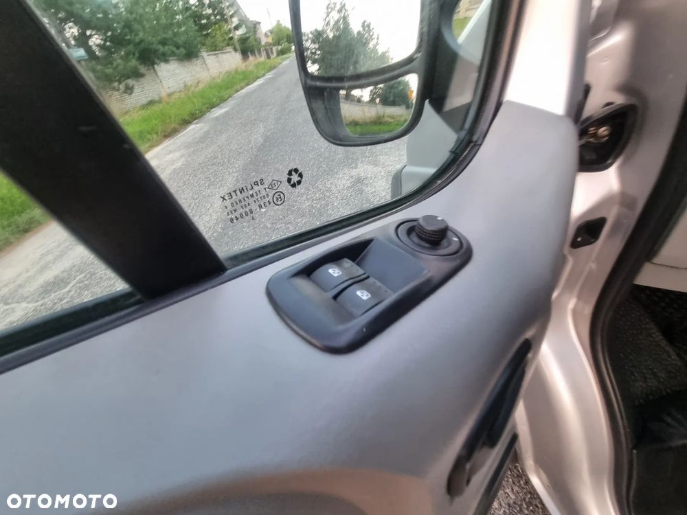 Opel Vivaro L2H1 2.9t - 19
