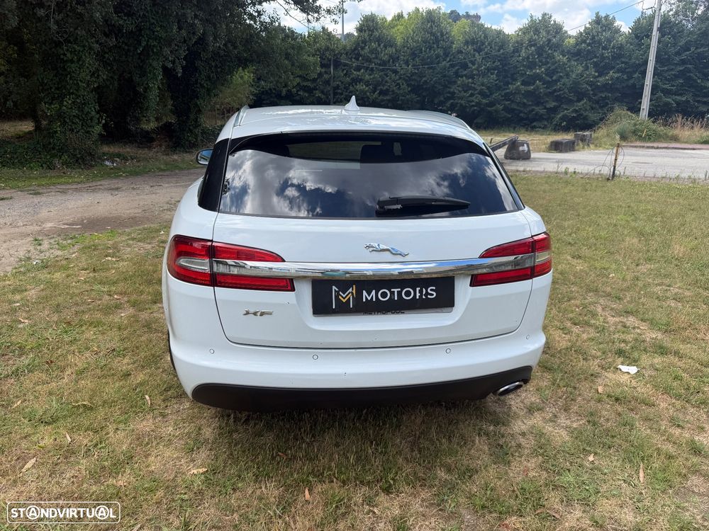 Jaguar XF Sportbrake 2.2 D Luxury - 36