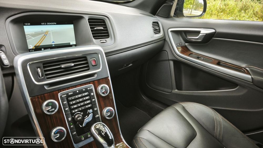 Volvo V60 Cross Country 2.0 D3 Summum Geartronic - 38