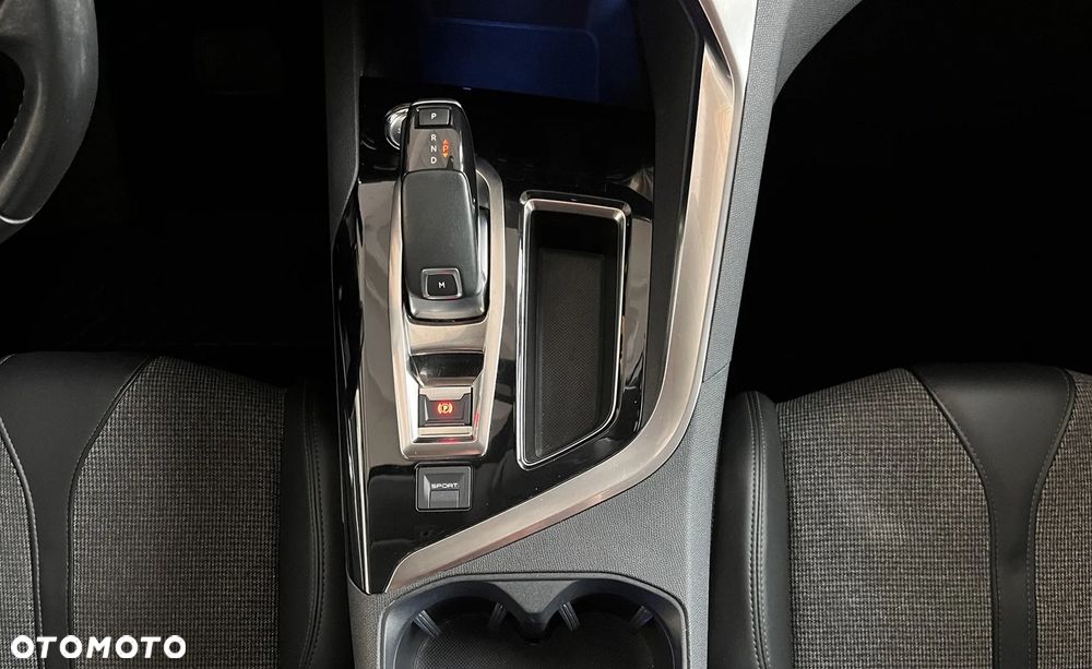 Peugeot 3008 PureTech 130 Stop & Start GPF EAT8 Allure Business-Paket - 17