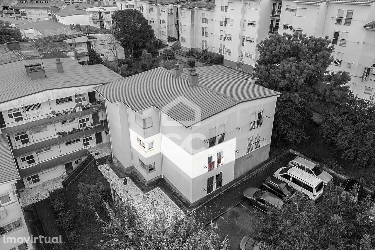 Apartamento T2 Renovado e Pronto a Habitar em Queluz, Sintra - Grande imagem: 2/41