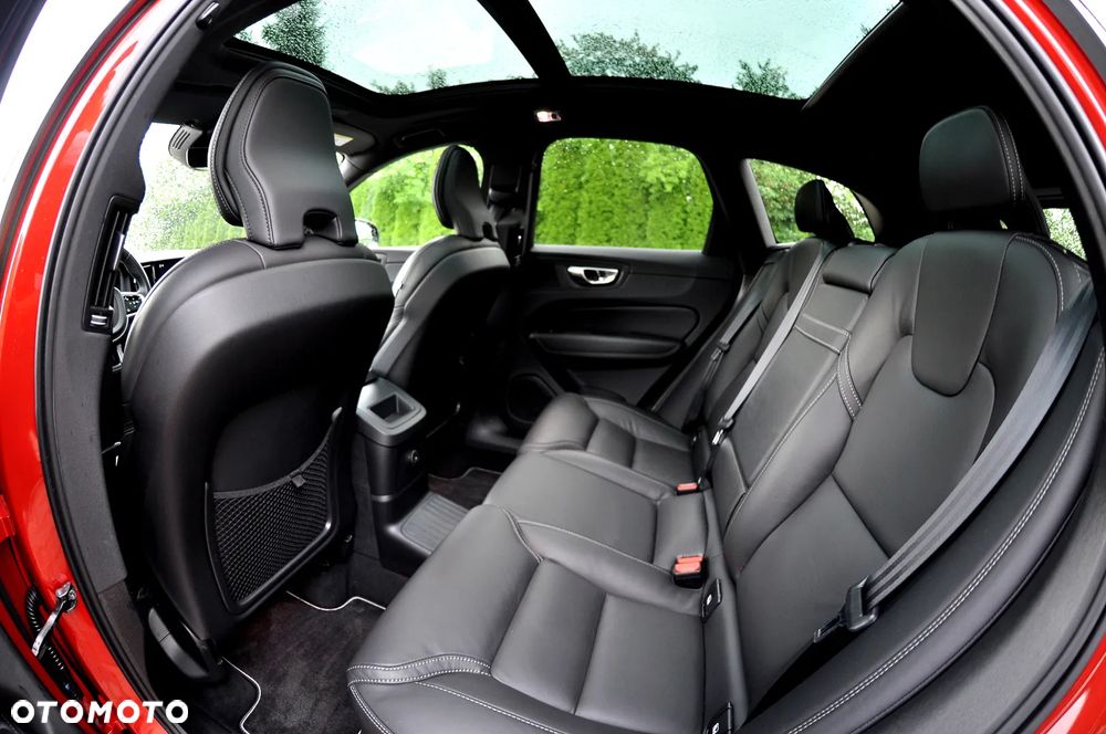Volvo XC 60 T6 AWD Plug-In Hybrid R-Design - 25