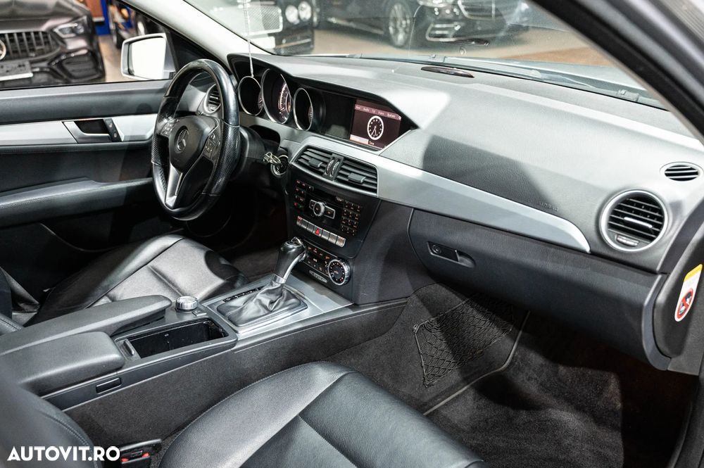 Mercedes-Benz C 250 (BlueTEC) d 4Matic 7G-TRONIC AMG Line - 27