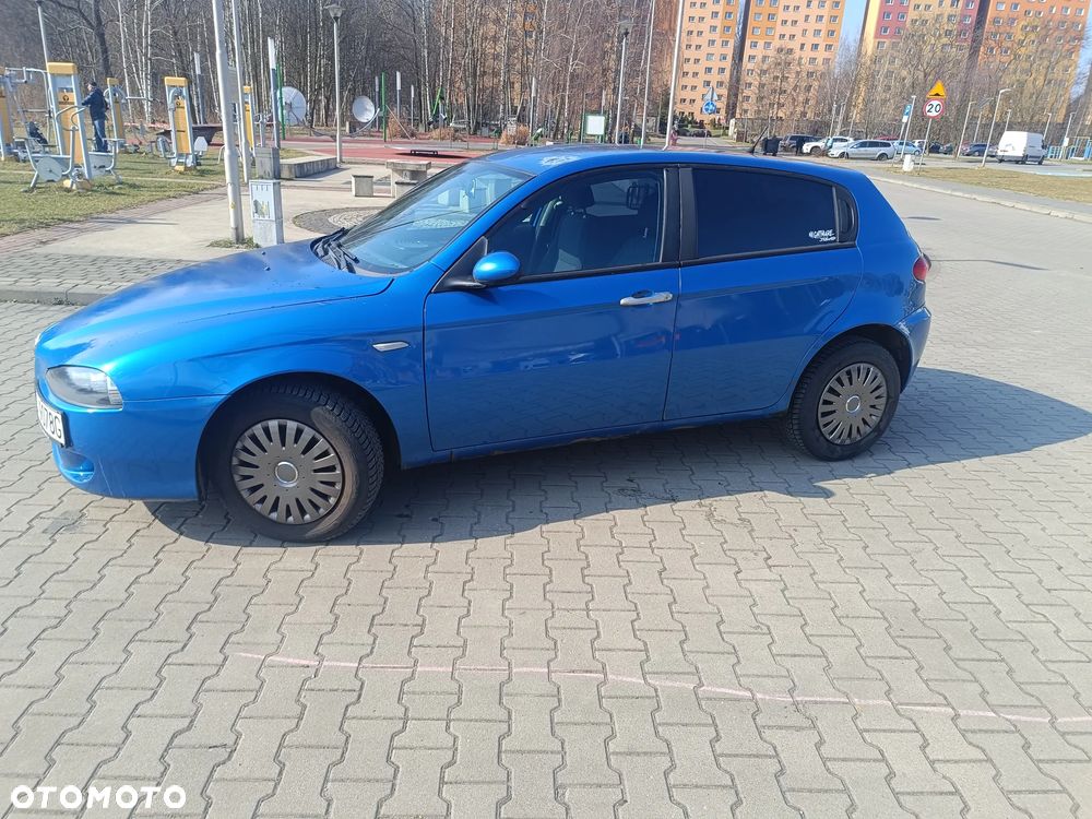 Alfa Romeo 147 1.6 Twin Spark Distinctive - 2