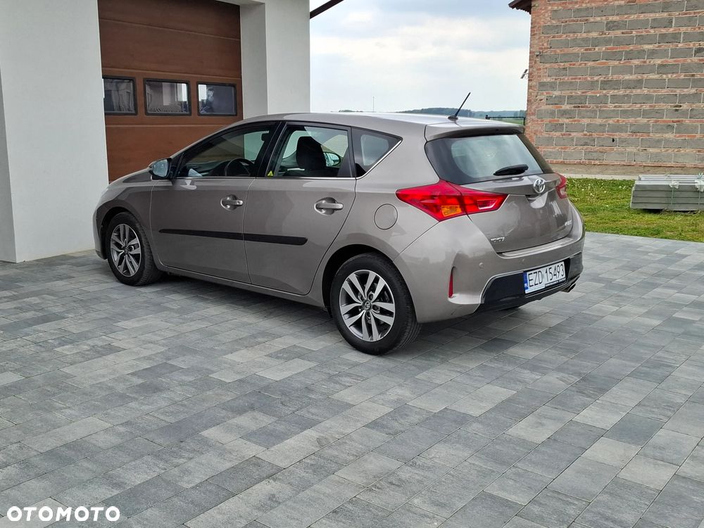 Toyota Auris 2.0 D-4D Executive - 28