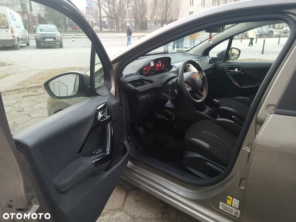 Peugeot 208 - 7