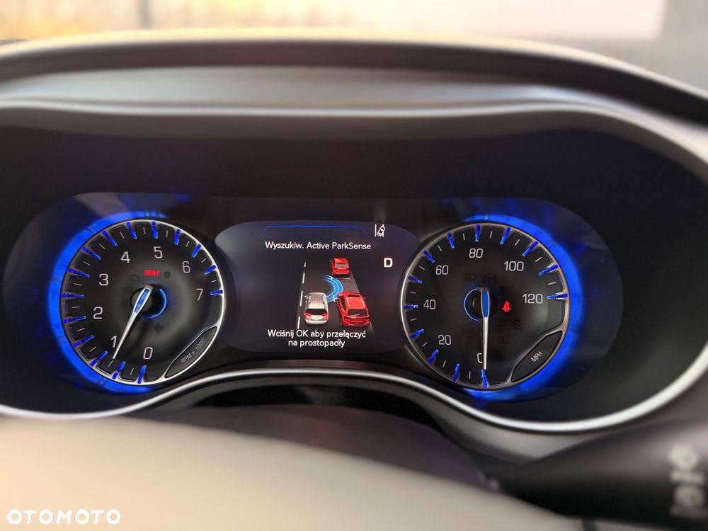 Chrysler Pacifica - 11