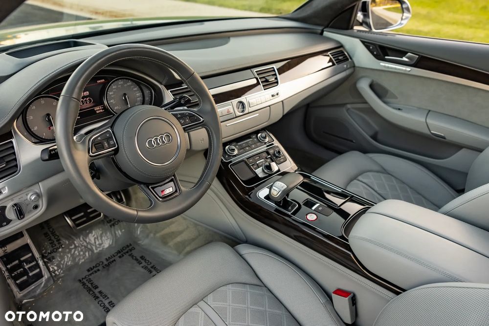 Audi S8 - 10