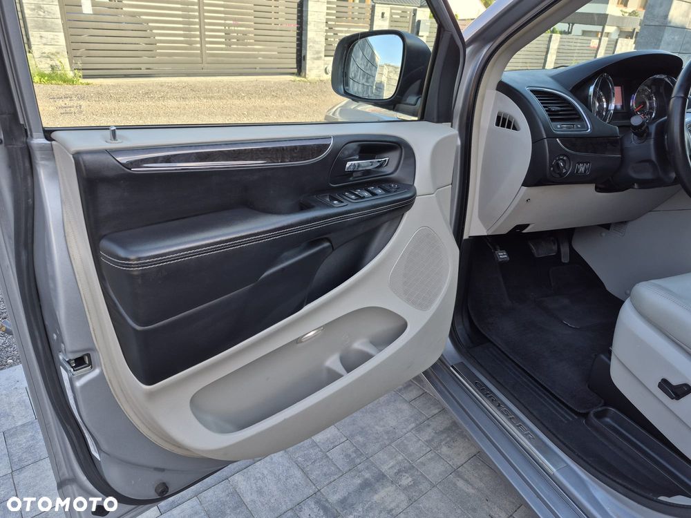 Chrysler Town & Country 3.6 Touring - 19