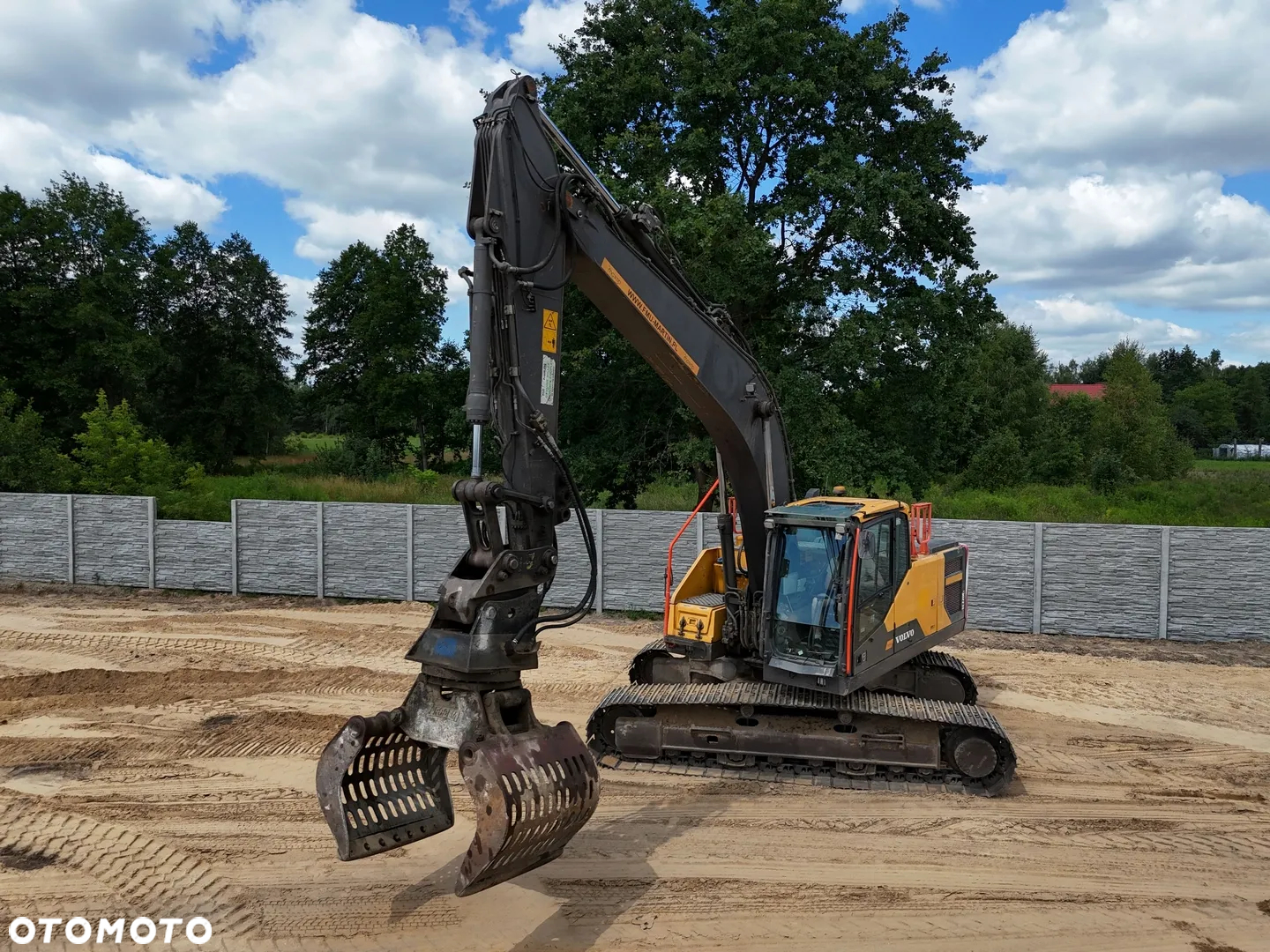 Volvo EC220 DL - 23