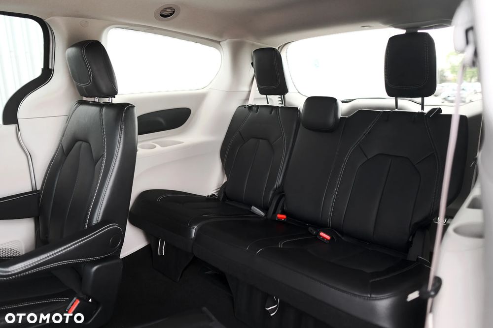 Chrysler Pacifica - 33
