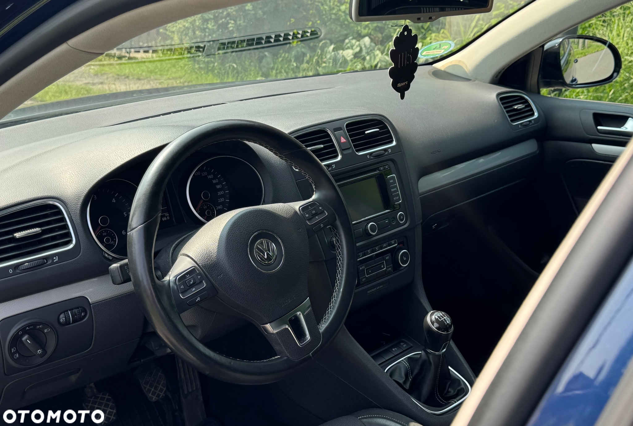Volkswagen Golf 1.6 TDI DPF BlueMotion Technology MATCH - 6