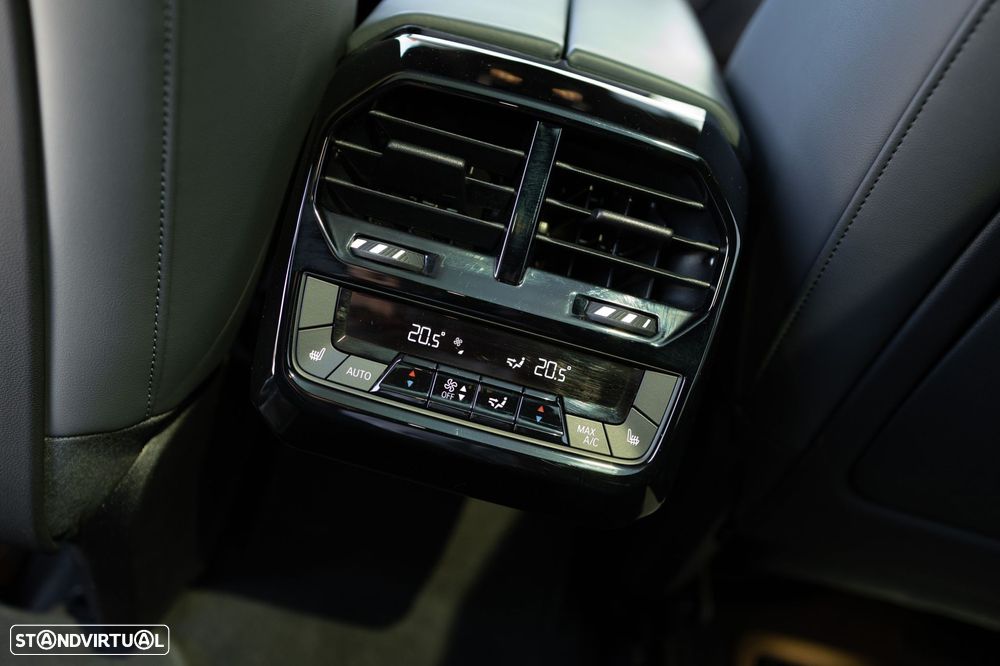 BMW iX xDrive 40 Pack Desportivo - 32