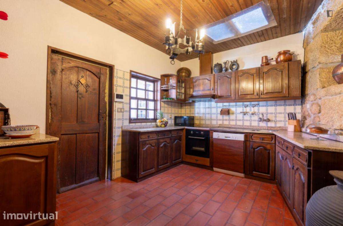 Casa com 5 quartos - localizado em Vila real - Grande imagem: 3/49