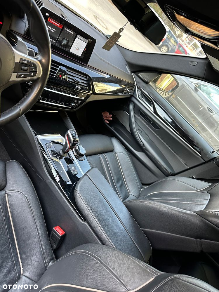 BMW Seria 5 M550i xDrive sport - 20