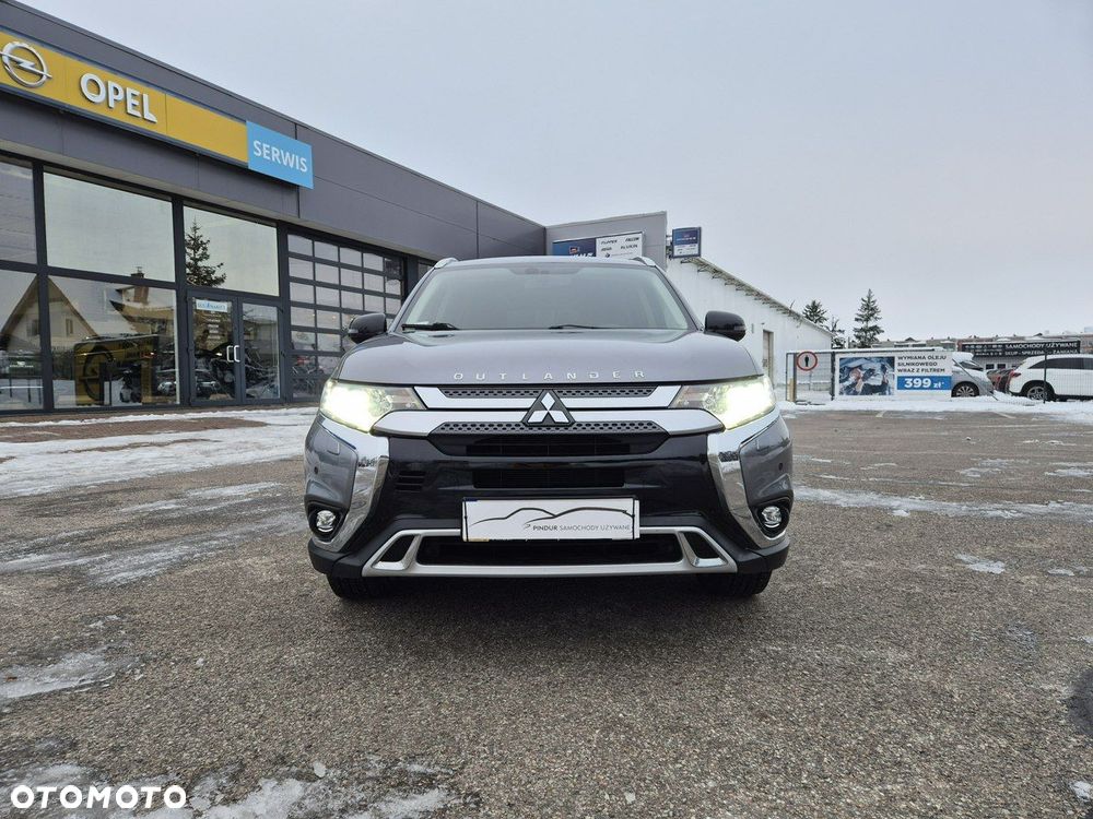 Mitsubishi Outlander - 2