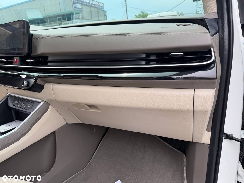 Kia Carnival - 37
