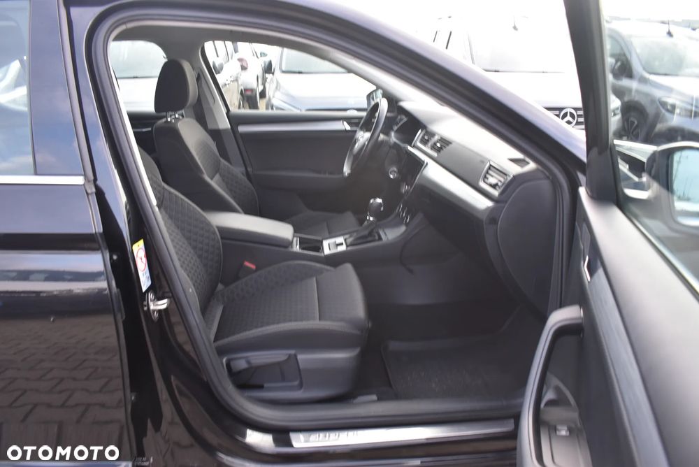 Skoda Superb 2.0 TDI SCR Ambition DSG - 18